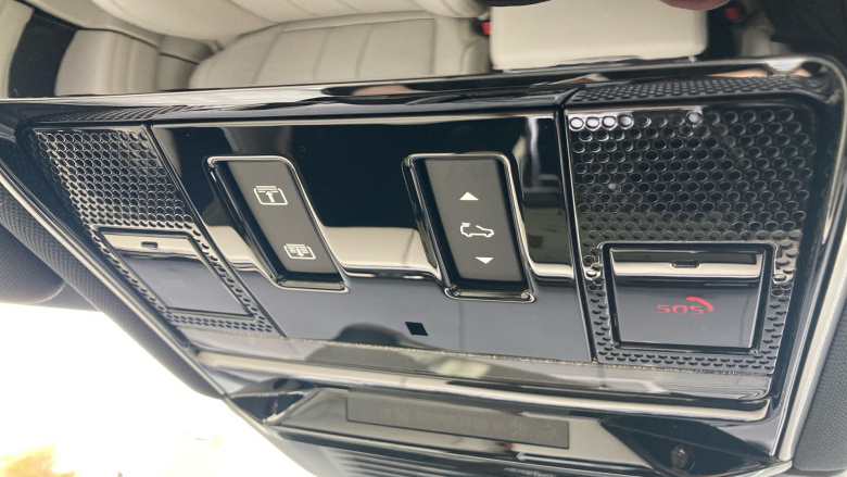 Land Rover Range Rover 3.0 D300 SE 4dr Auto Diesel Estate